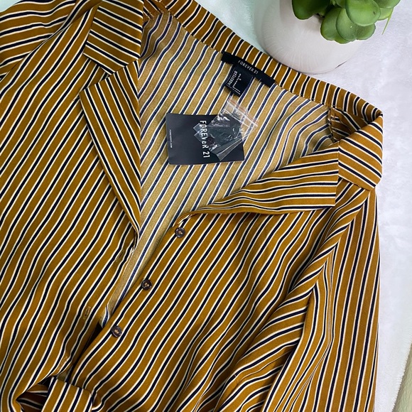 Forever 21 Tops - FOREVER 21 BUTTON UP